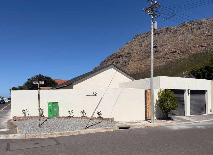 To Let 3 Bedroom Property for Rent in Lakeside Western Cape